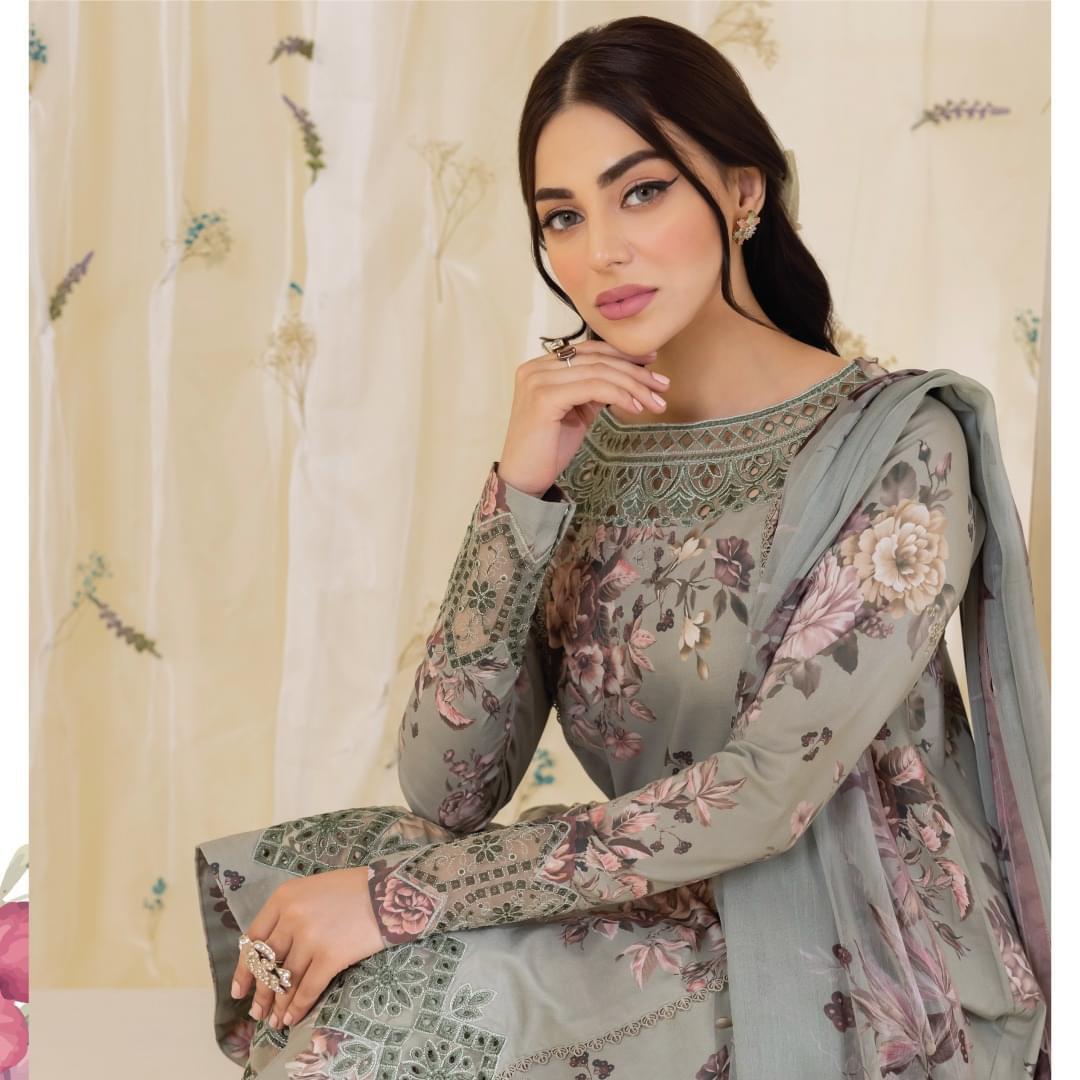 3-Piece IZNIK Ready-to-Wear Dress