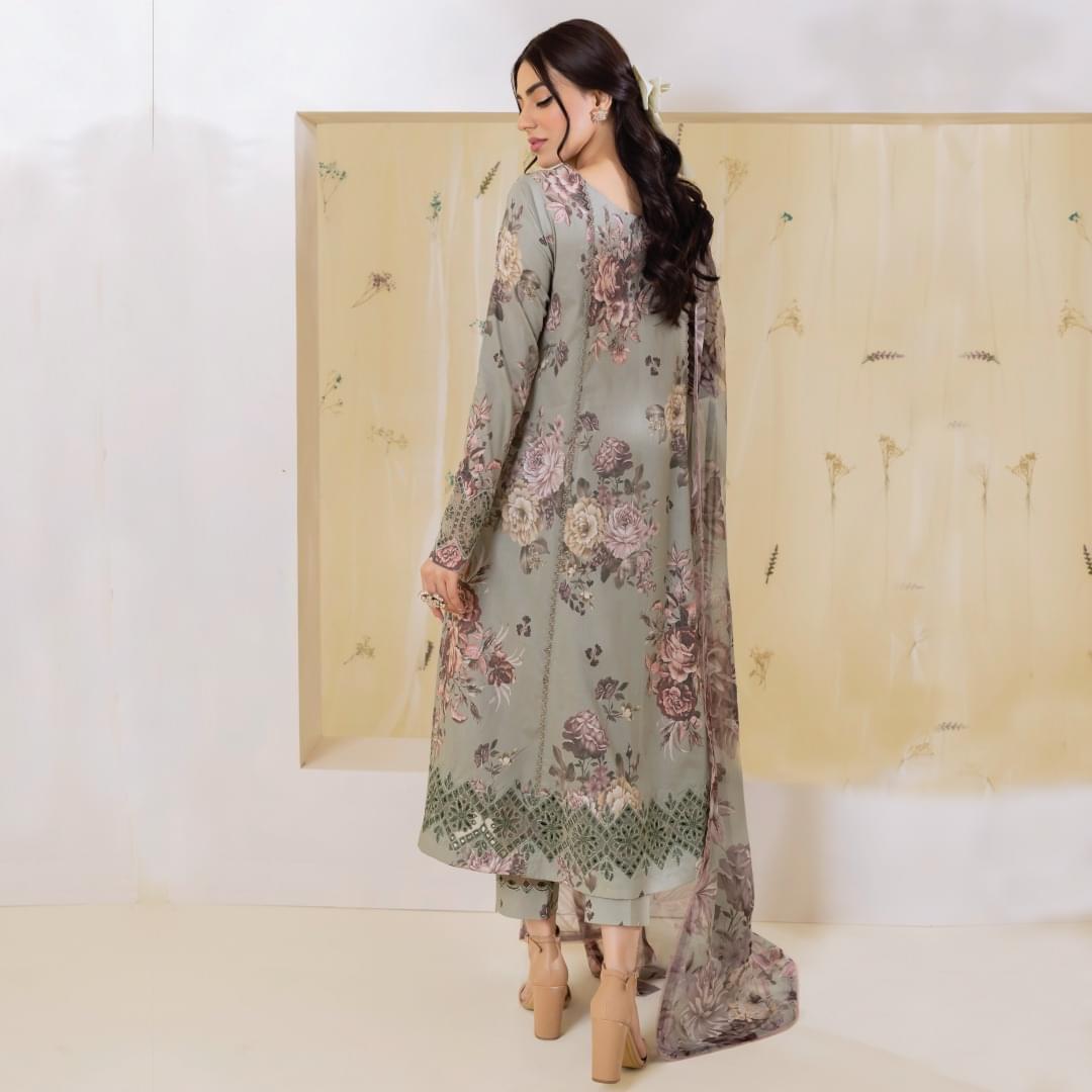 3-Piece IZNIK Ready-to-Wear Dress