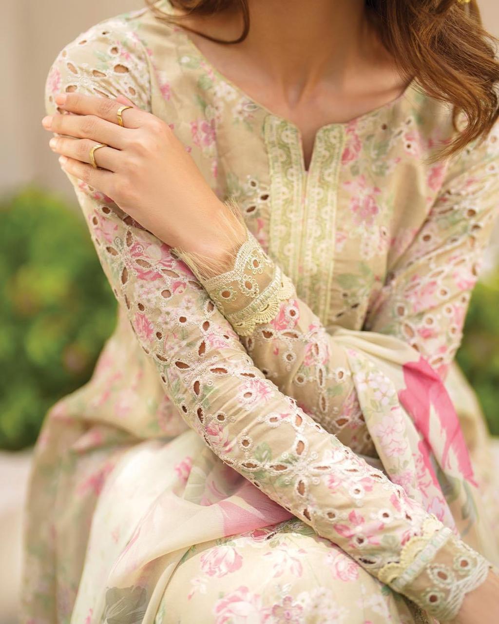 3-Piece IZNIK Ready-to-Wear Dress