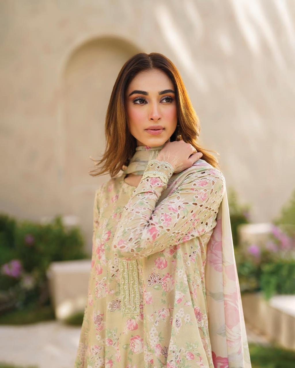 3-Piece IZNIK Ready-to-Wear Dress
